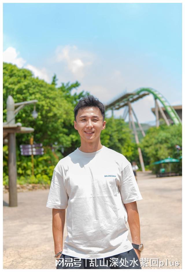 尹鸿博？这让他的知名度大大增加，有媒体称双方已经牵手相伴6年