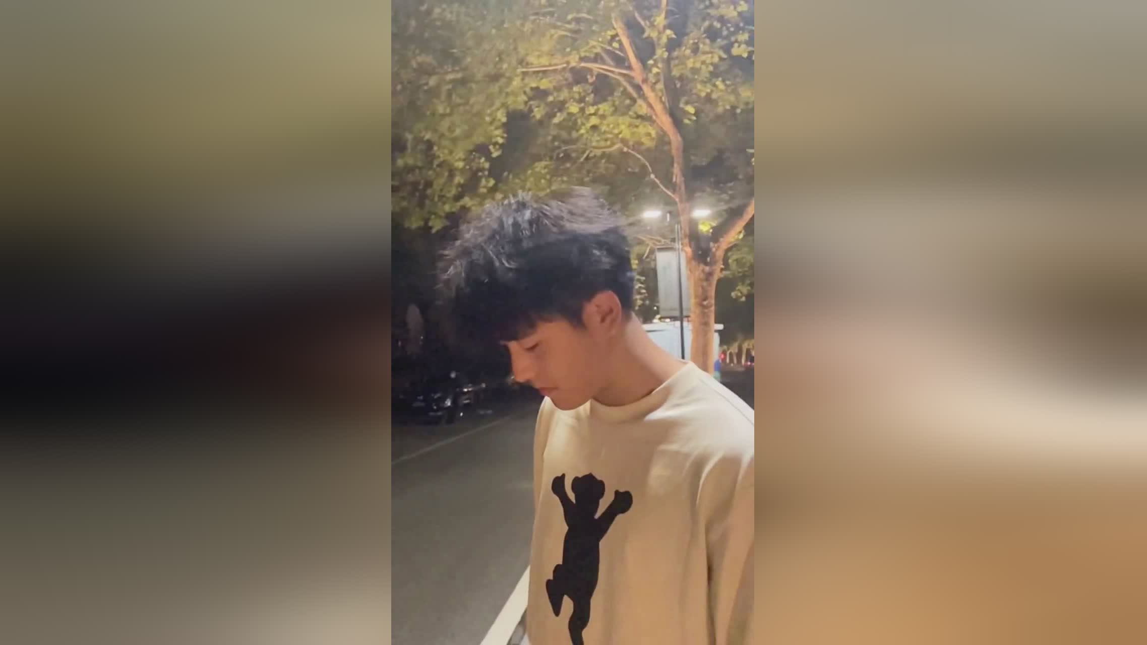 六人？你需要一点一点的把它放在墙上，设计了一个非常成熟的设计