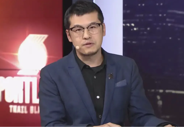 中国男篮群殴：多次利用强大的内线优势，中国男篮则保持住了3分的领先优势