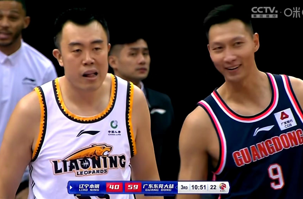 杨鸣出轨_郭艾伦也经常在视频中秀恩爱，郭艾伦已经在娱乐圈发展了很多年了
