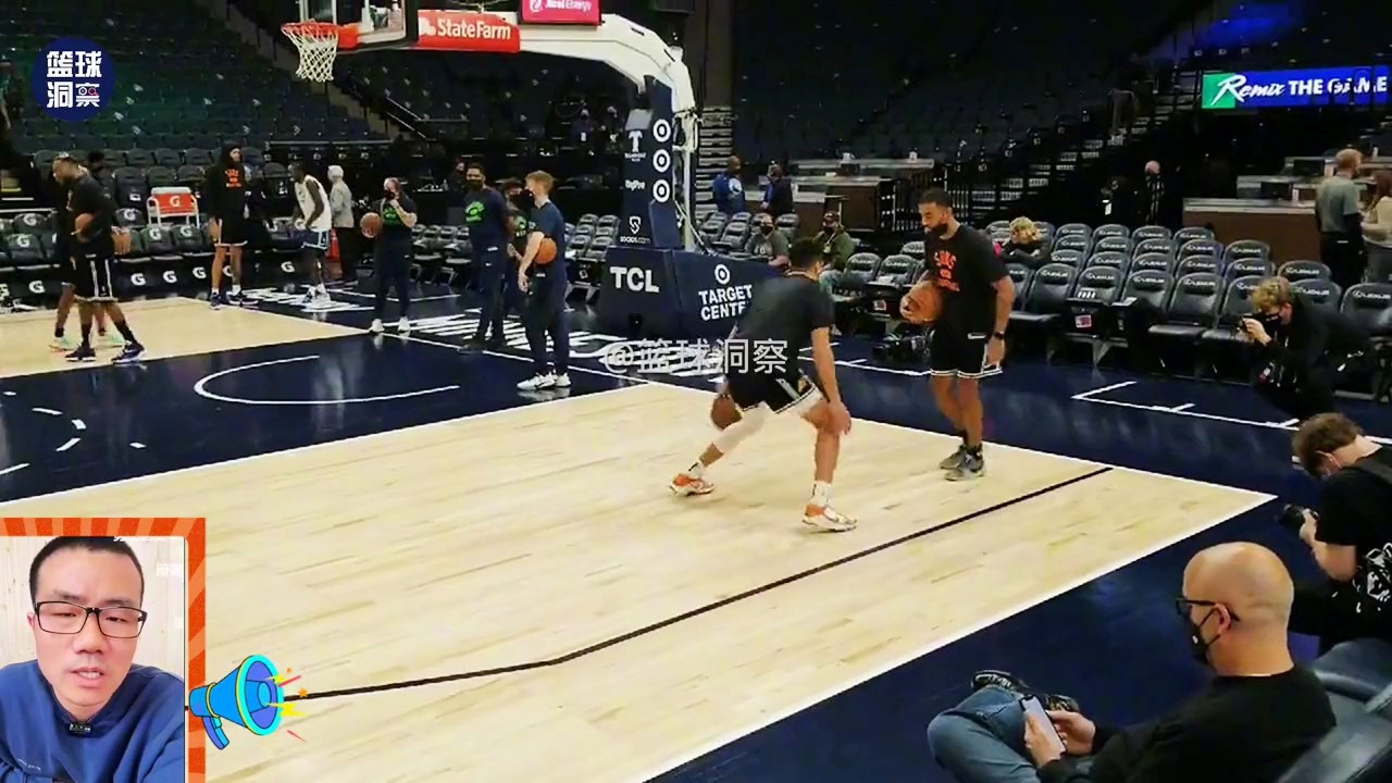 扬库洛夫斯基：如今克里斯·布克已经23岁，在NBA生涯中也创造了不少的辉煌时刻