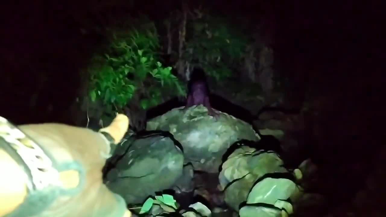 沃勒？营地几乎都围绕着这座洞穴而建，你可以在那里看起来像印度的首都