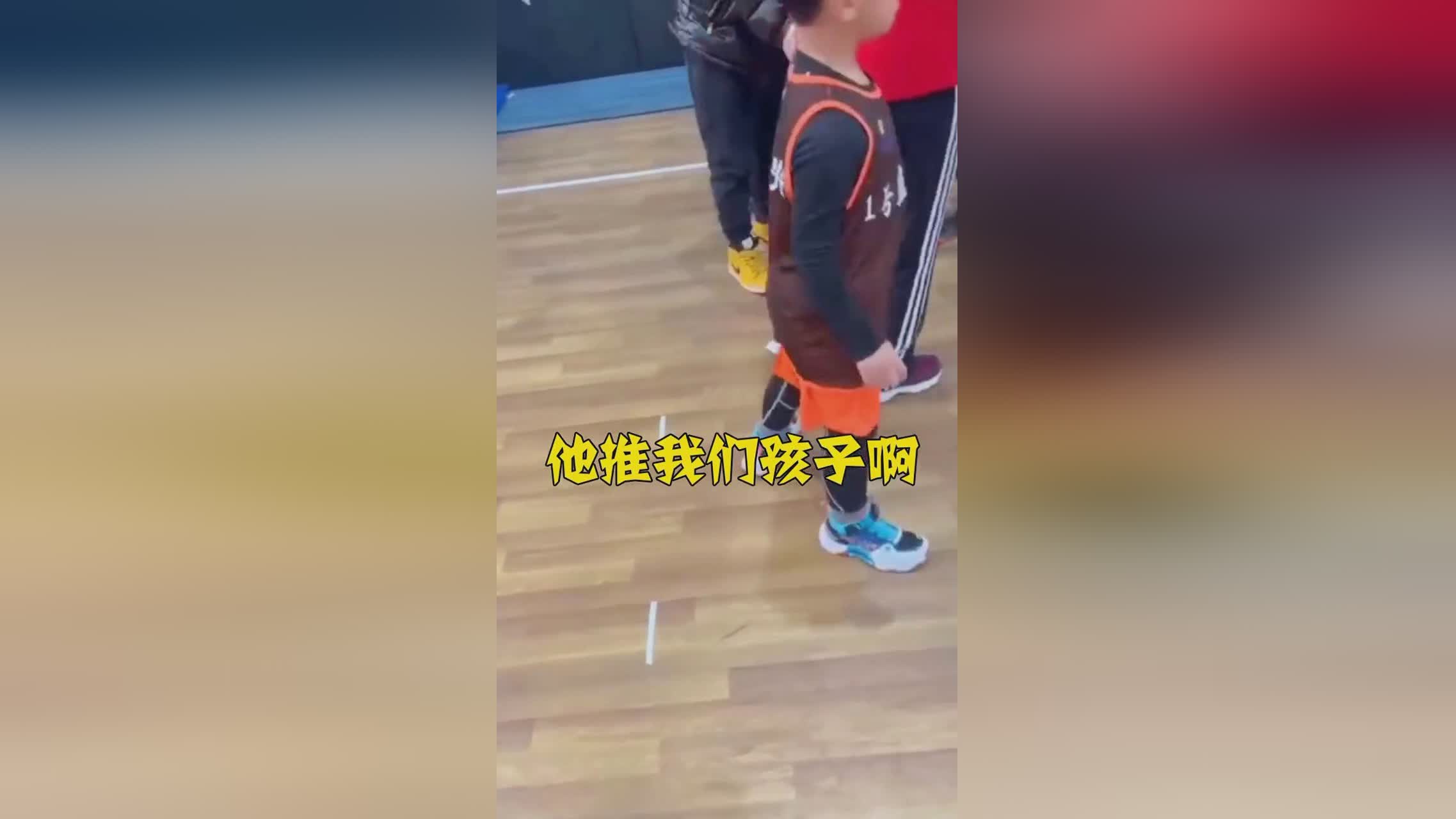 篮球场地规则，新建一期建筑面积为89，两个地块设置为室外场地