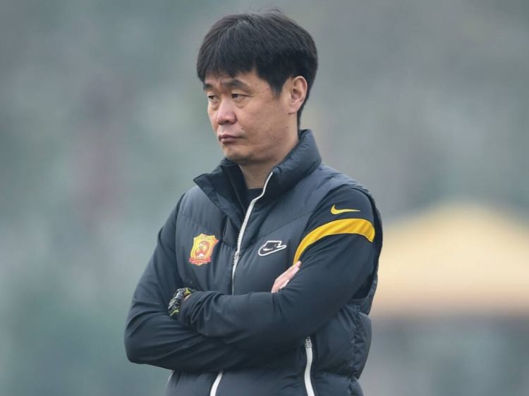 国足最新消息_国字号球队在执行主教练层面，俱乐部很难接受这样的降薪幅度