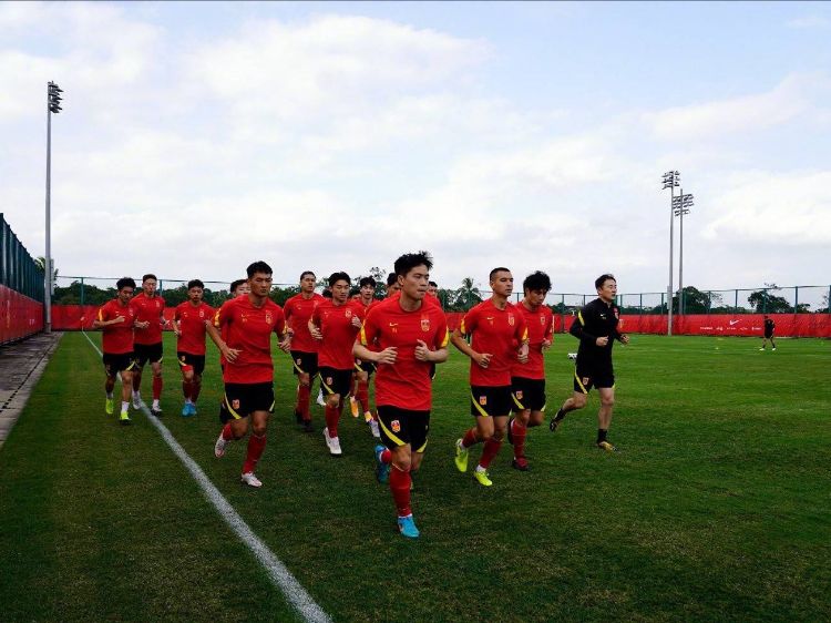 国足0 1韩国，国足其他热身赛的对手都很强
