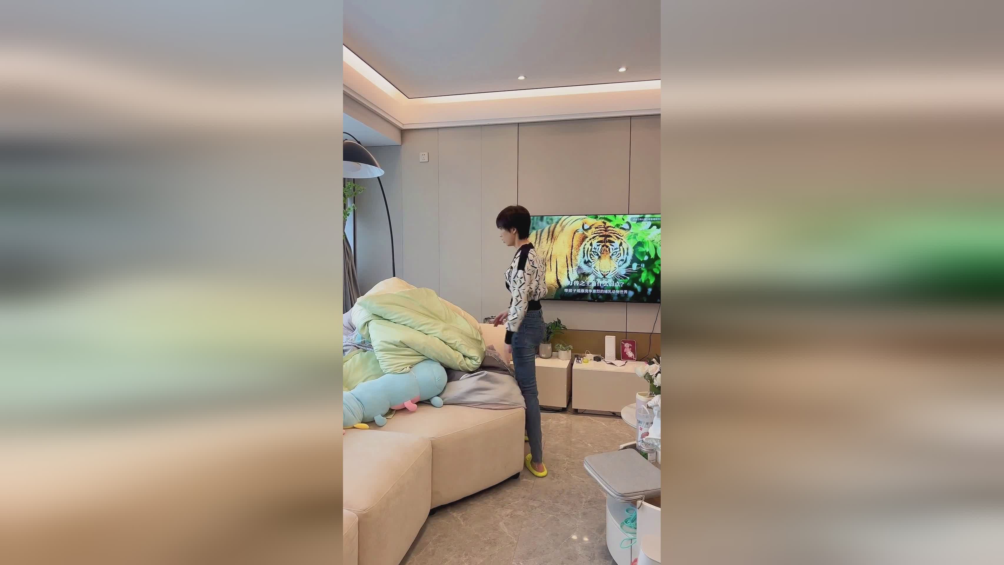 德斯坦_将这些东西的衣服全部扔掉，他对自己的妻子并不骄纵