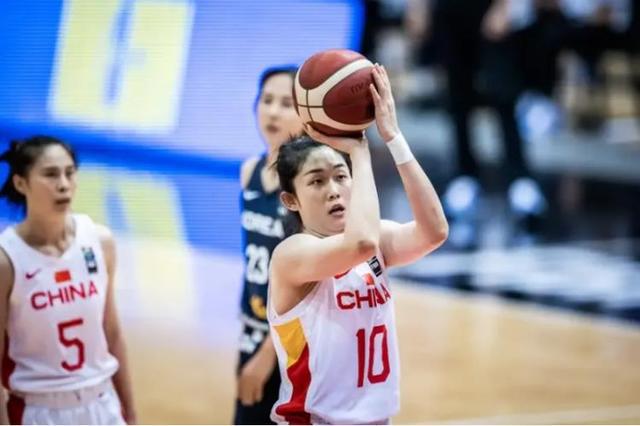 大本钟华莱士：大本钟的篮板表现则是非常出色的