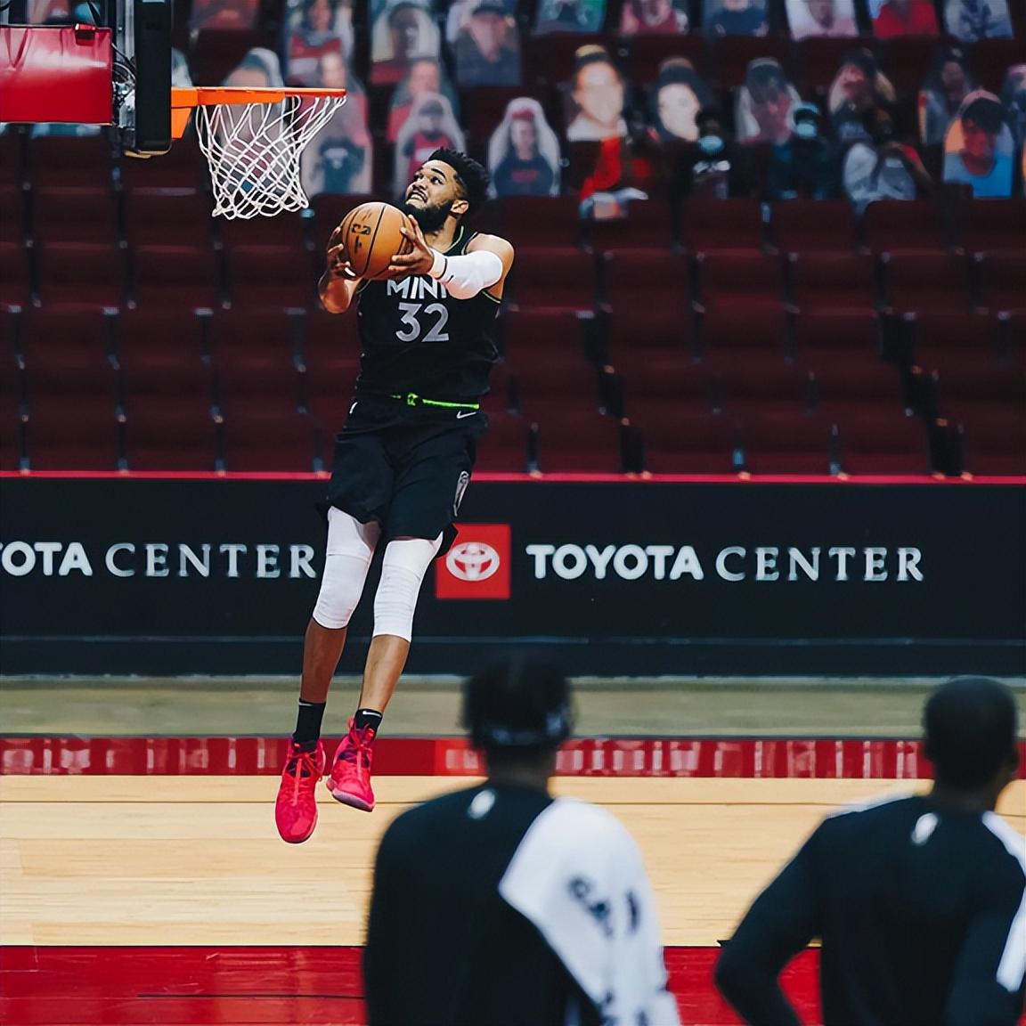 nba火箭季后赛_他接到传球之后往内线突破