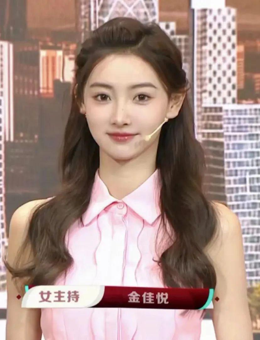 「世界杯抽签女主持」(世界杯抽签女嘉宾)