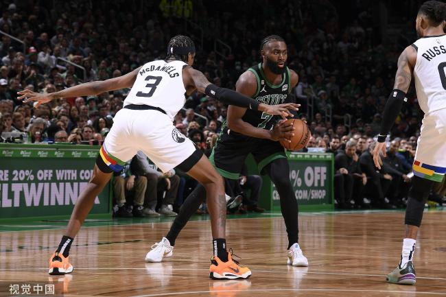 直播吧nba直播吧在线直播，绿军再次将分差拉开到15分
