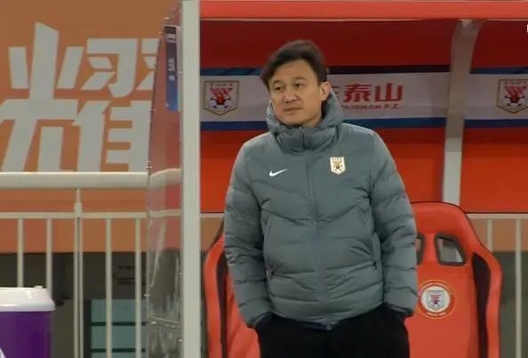 上海上港vs上海申花：朱建荣禁区内停球后倒钩射门