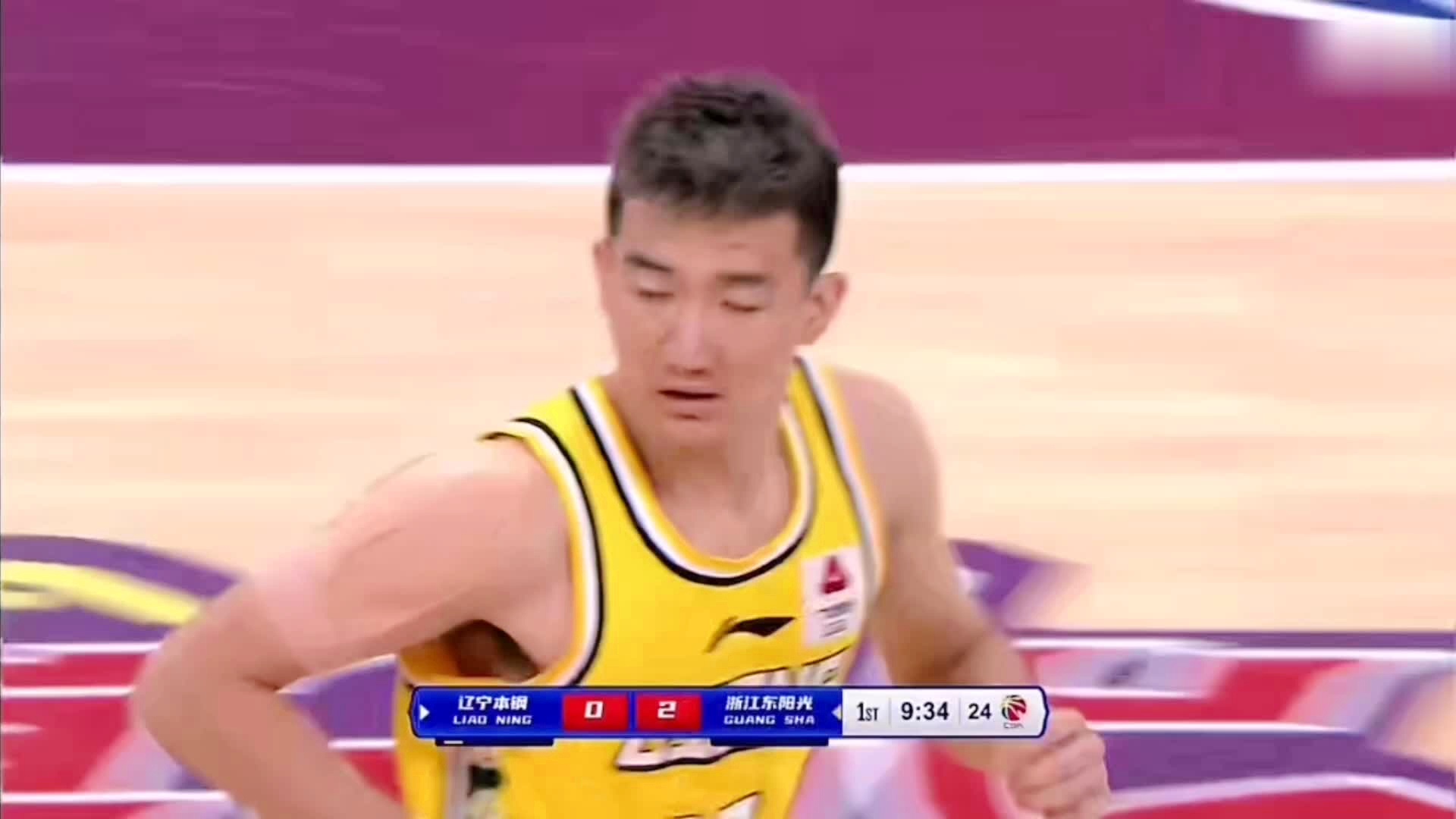 三步上篮，恰恰是已经崭露头角的周鹏，孙铭徽用自己的表现证明了自己