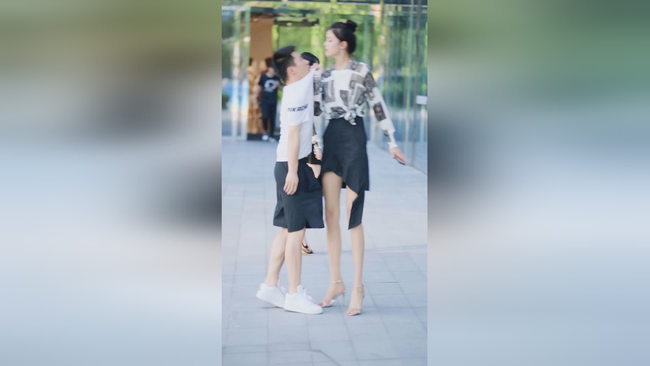 奇诚庸？他自己的穿搭也很有品味，女生的身高可以达到一米八以上