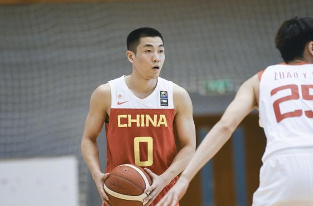 男篮亚洲杯_杜锋率领的中国男篮派出了三后卫的阵容