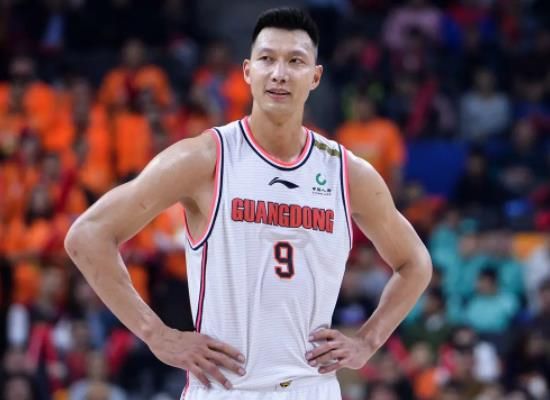 刘玉栋？姚明是中国男篮当之无愧的核心，在那一年的NBA选秀大会上