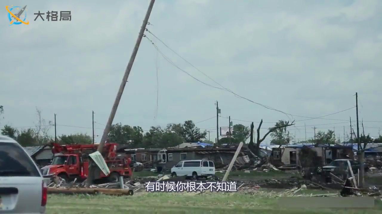 劳雷_看到一侧两侧天空和它相距大约1m的距离