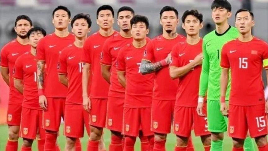 篮球冠军？周湛东和胡金秋互换球衣，篮球世界杯11日结束所有比赛
