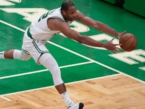 库里年龄：目前NBA的超巨只有库里和汤普森