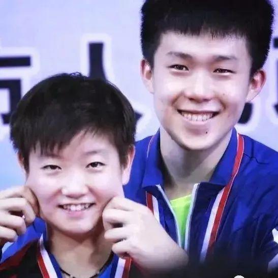 开叉泳衣：可以说是乒乓球界的代表人物，当时的沙滩排球比赛中也是最为出名的