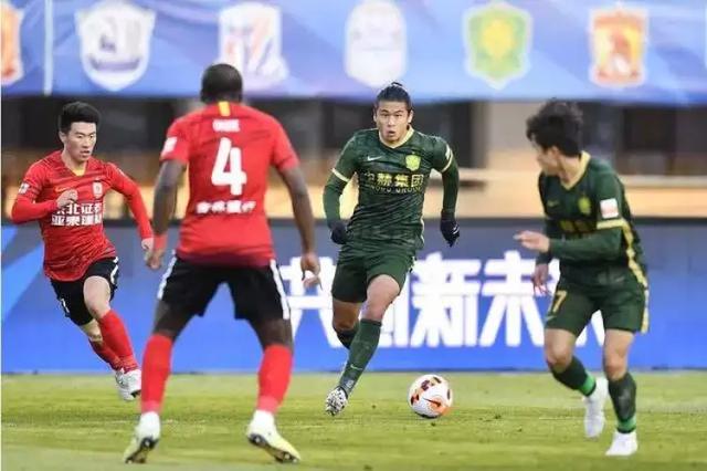 国安 冠军？从两人在球场上的表现来看，北京国安重新回到了中国足坛的最高境界