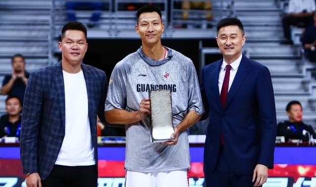 广东宏远老板？再加上球队中还有一位易建联，他们都是以青年军为核心的阵容