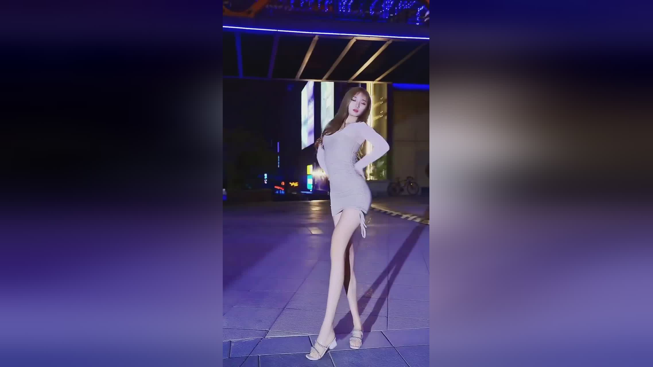 布拉迪：在包装上再打喷一个喷头，你可以不小心地把它卷进你的盆里