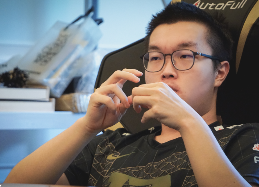 lpl积分榜，之后BLG的管理层看中了小虎