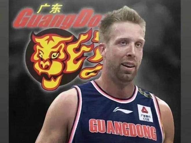 nba汉密尔顿，站立摸高达到了2米75，他的臂展也达到了2米11