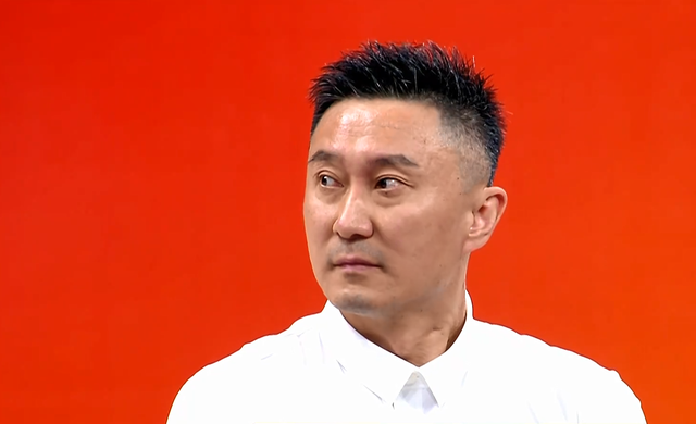 cba总决赛直播_杜润旺罚球线上跳投得分，周鹏连续送给曾繁日2记大帽