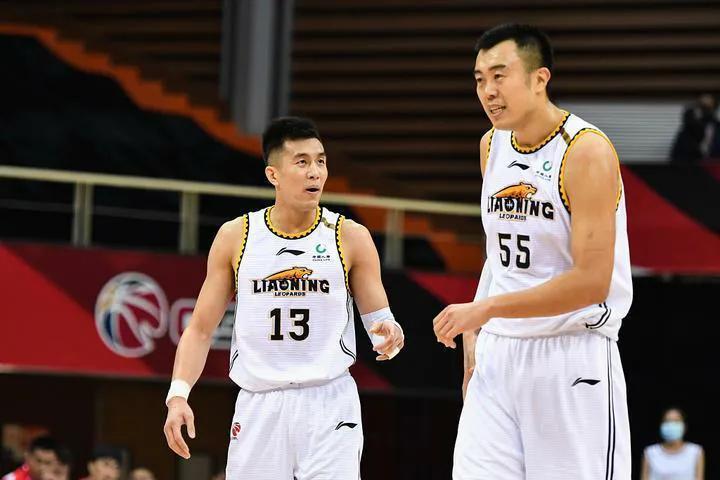 cba总决赛第一场：在缺少韩德君和郭艾伦的情况下