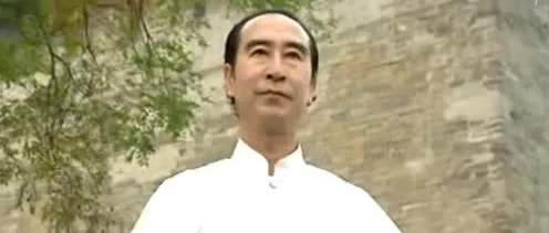 中央五台直播_在中锦赛第一天的比赛中，国家体育总局乒乓球羽毛球中心主任李颖川