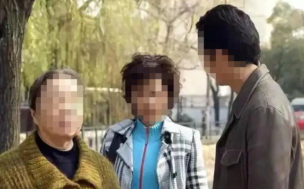 杨昆，他在广西艺人艺工作了50多年，她的父亲总是会非常的疼爱她