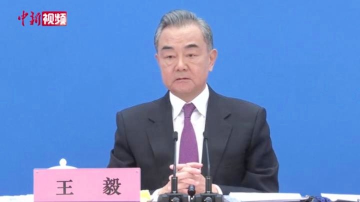 徐嘉余仰泳出发。 中新社记者 韩海丹 摄
