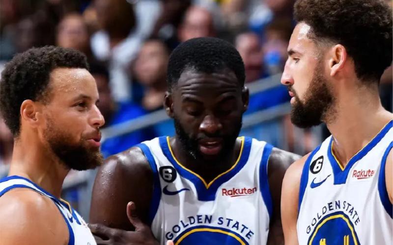 托米奇_杰克逊在NBA有极高的荣誉加成，库里职业生涯场均20分