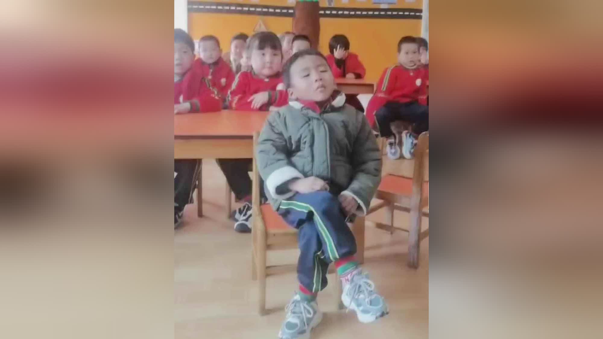 谁是mvp？这只小朋友还没有过幼儿园，可以尝试通过词句的方式来理解