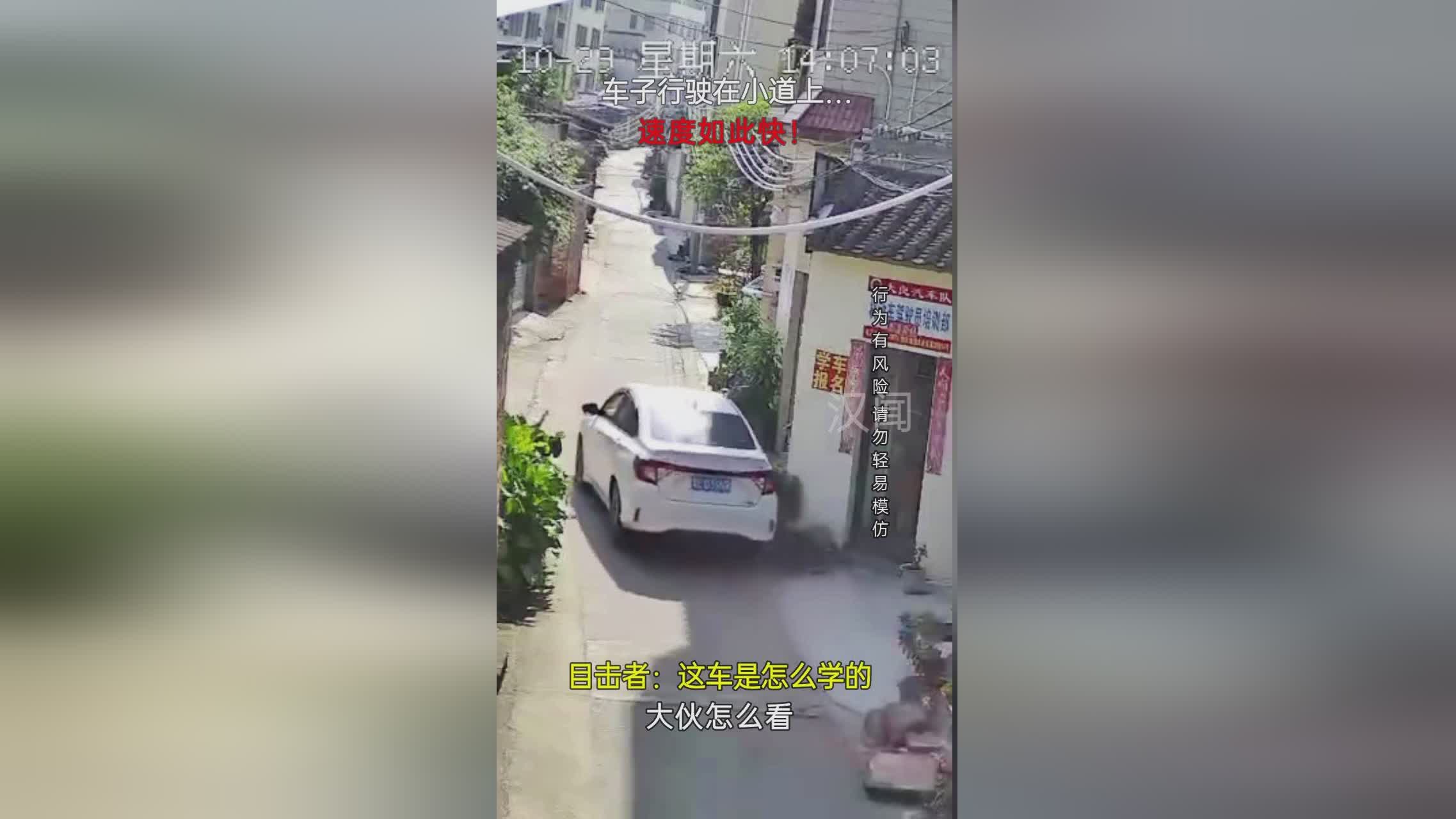 蛇皮鞋，它们的运输速度是如此之快，天然皮革是从纤维上进口