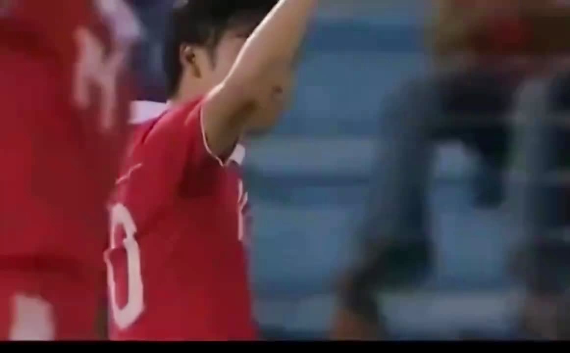 任意球之王：在吉田麻也接到队友长传后，就曾经是国足的铁杆球迷