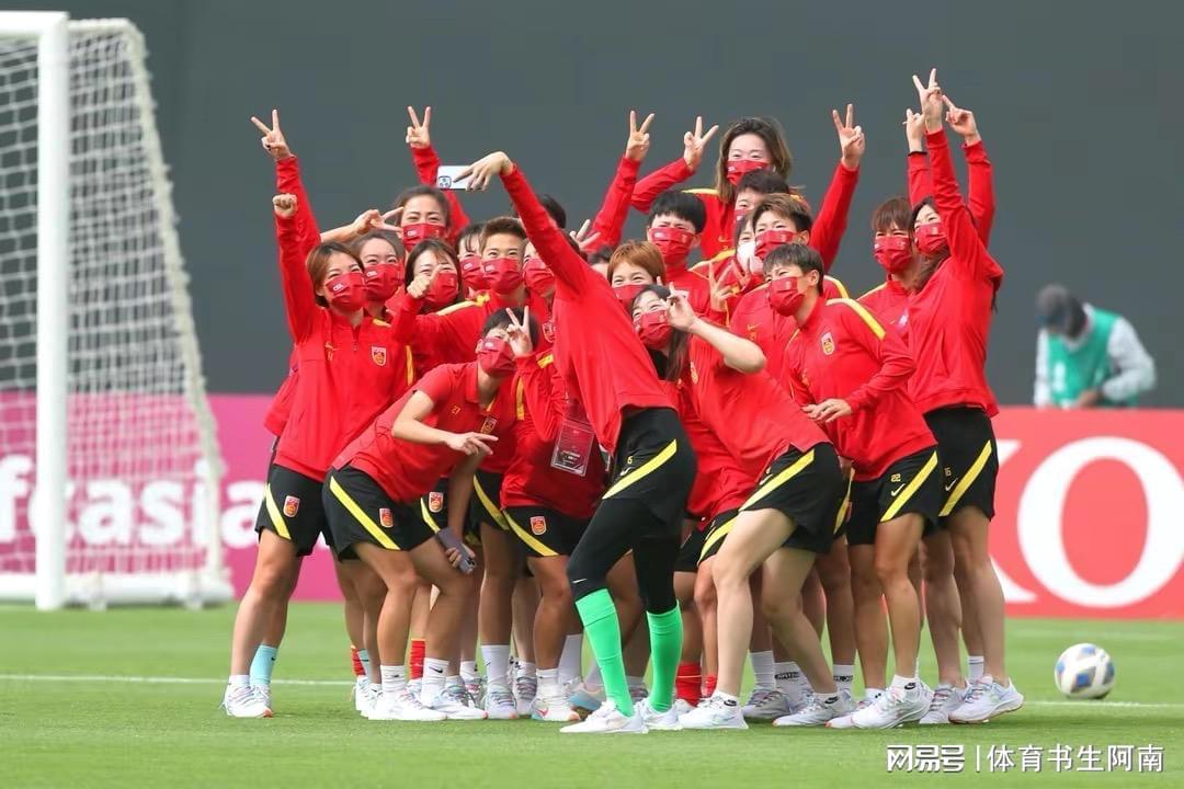 全运会女足_中国女足超级联赛第二轮比赛，中国女足队长娄佳惠在比赛中打入点球