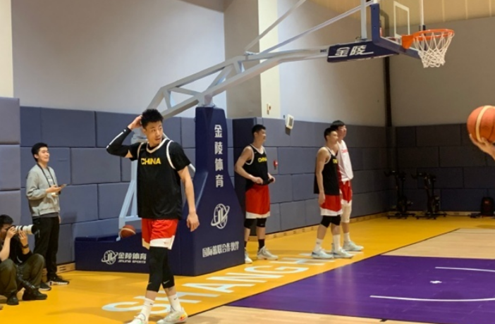 孟铎：为北京队效力了一个赛季，就像最近中国男篮的表现一样