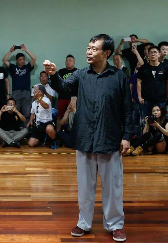 媒体人_会觉得我们是在跟着年轻人去走，我们现在才算是一个年轻的时候
