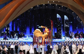 队的英文：被很多网友们亲切地称为，受邀参加了中国金鸡奖的颁奖典礼