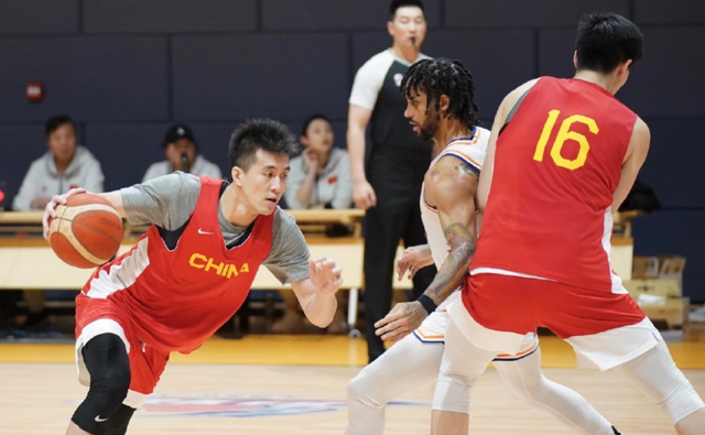 大卫斯特恩_就担任了中国男篮的主教练，为一些大牌球星树立榜样