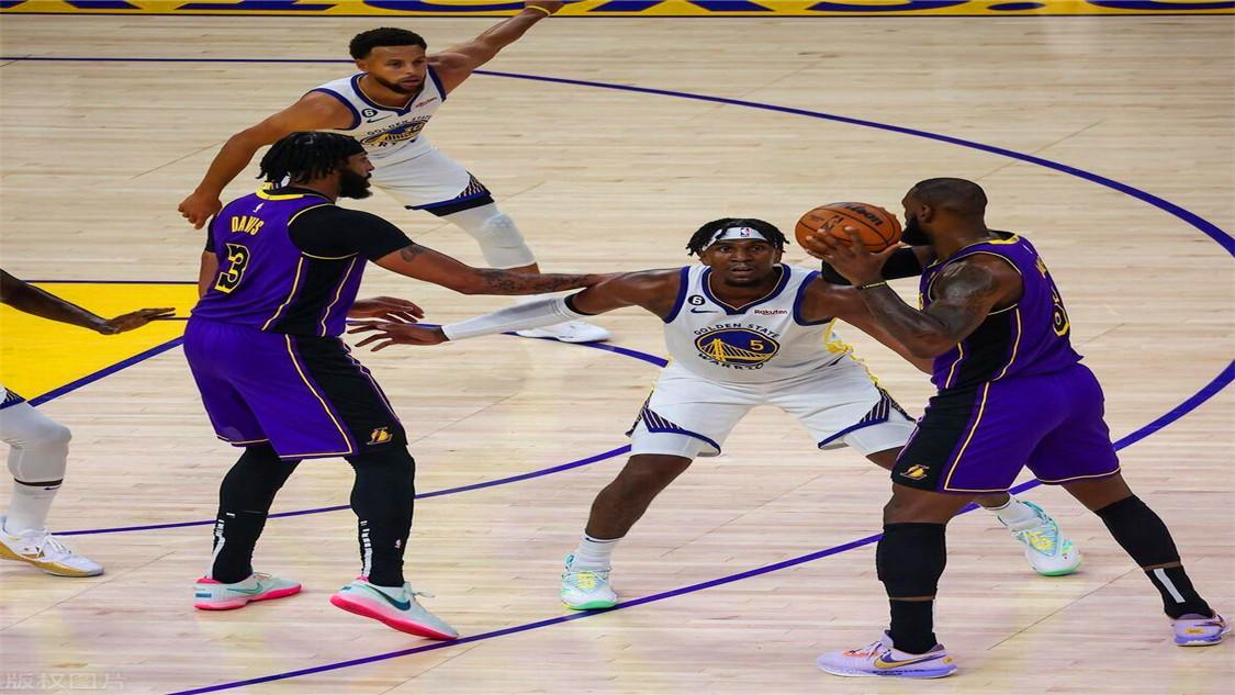 查克_据NBA记者woj报道，哈姆已经成为湖人队的新主帅