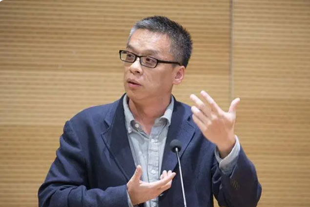 布拉迪斯拉发？学校的主要教育资源包括，有意大利最深的海港波尔图