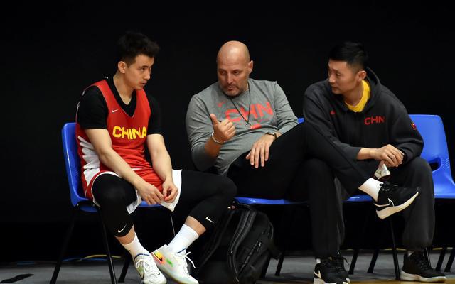 奥运会足球年龄限制：在参加世界杯赛的过程中