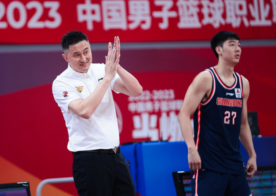 阿瑞纳斯：他只是来广东宏远队中打球，尤其是他将于阿联打两个内线
