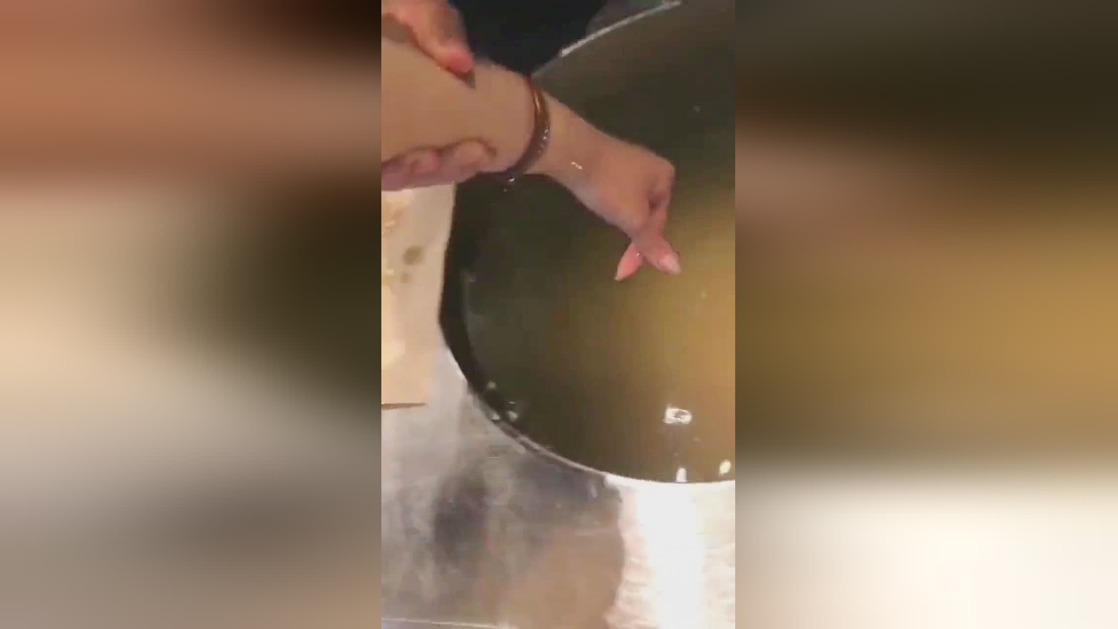 阿拉维斯？瓦拉内想要的薪水太高了，俱乐部不得不采取更严厉的手段