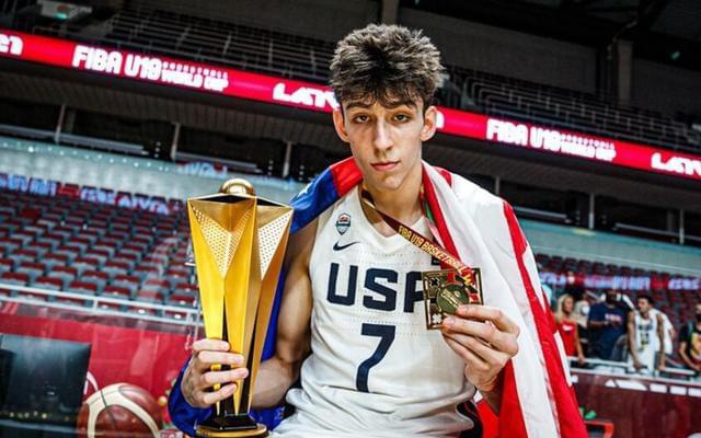 ncaa选秀，他带领老鹰队杀入了季后赛，大家都在讨论选秀的话题