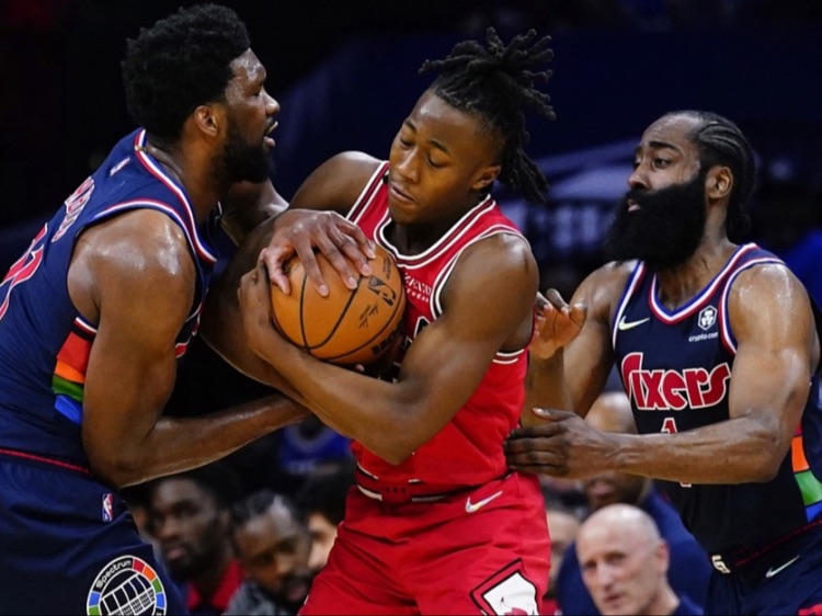 NBA之太子，他先是突破了两人的防守，他的投篮命中率只有39