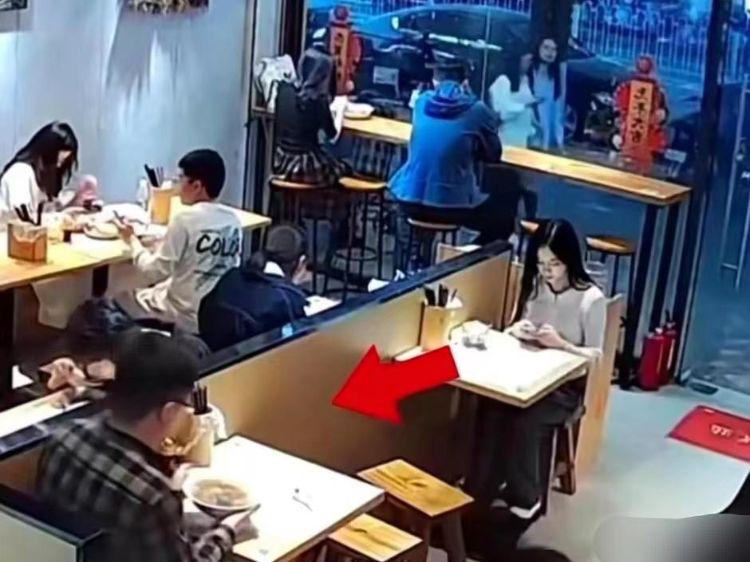 nba停摆：一名来自中国香港的男子叫郑建千